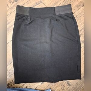Black Midi Pencil Skirt with Pleats‎
